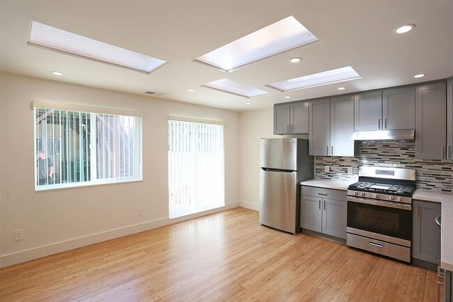 Building Photo - OPEN HOUSE:Thursday(2/29)7:40pm-8pm Garden...