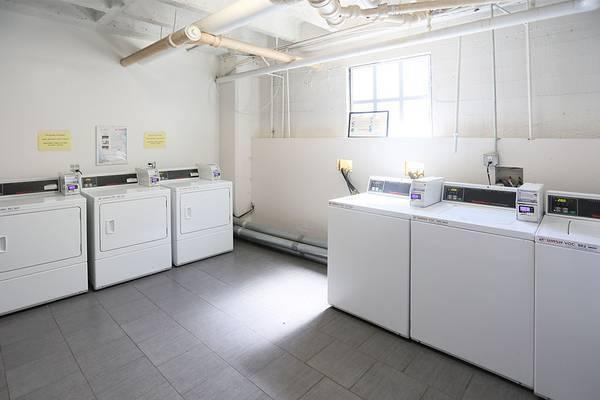 Building Photo - 2 bedroom in Oakland CA 94606