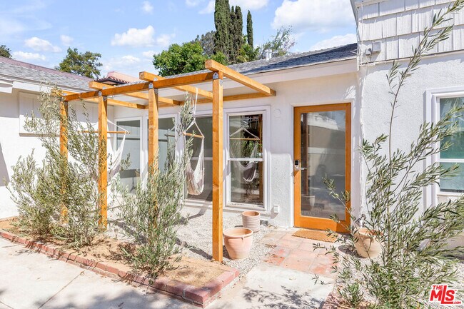 Building Photo - 510 N Avenue 66