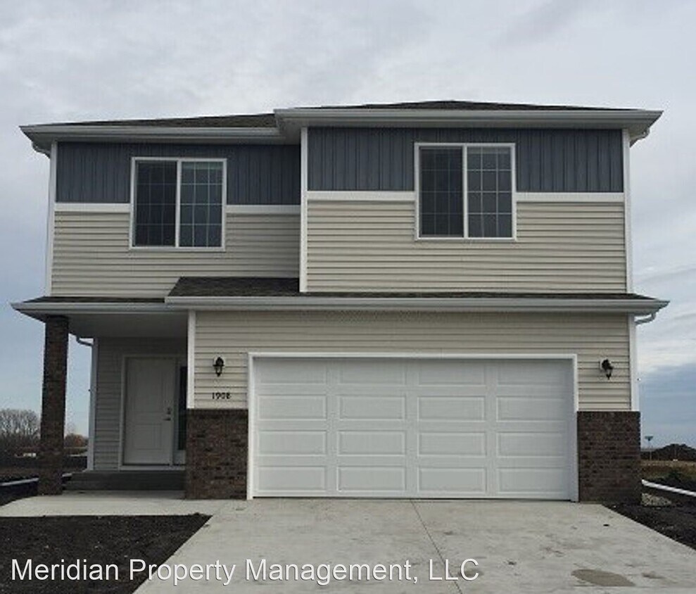 3 br, 3 bath House 1908 41st St S House Rental in Moorhead, MN