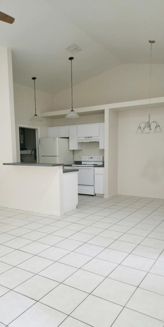 Foto del edificio - Clean & Bright 2 Bed / 2 Bath