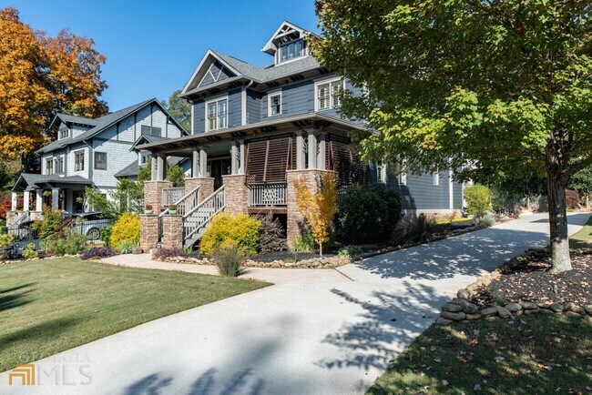 Building Photo - 2738 Memorial Dr SE