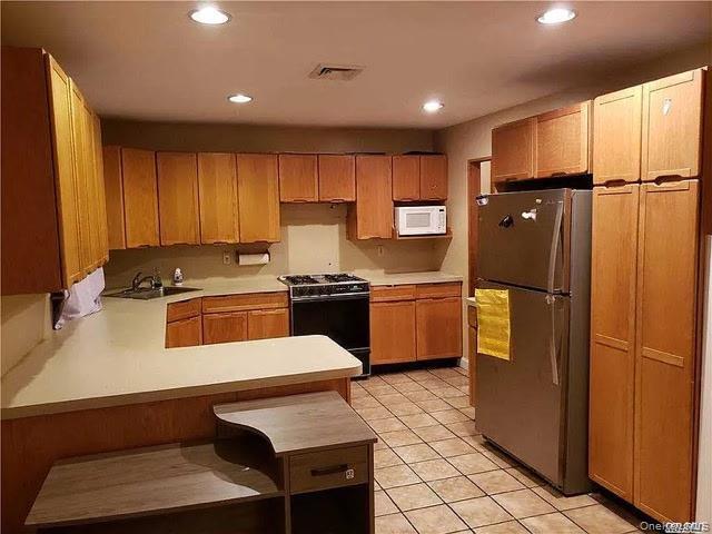 Building Photo - 57 Schuyler Dr