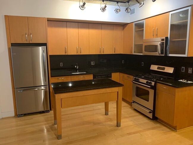 Kitchen - 2301 Champlain St NW