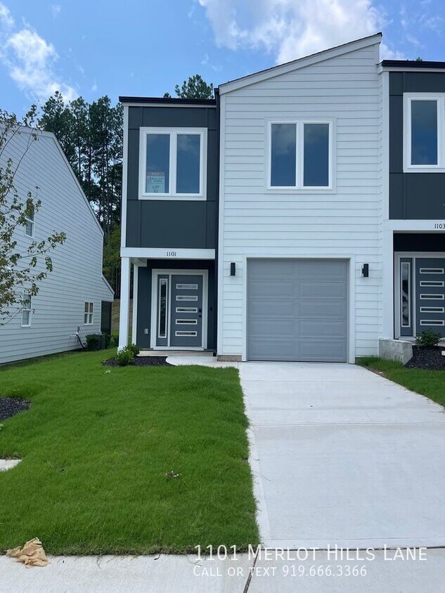 Primary Photo - Modern 3 bedroom.