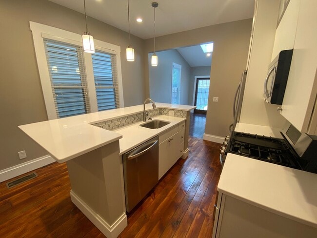 Foto del edificio - Hunter Ave 1197-1199 GW2