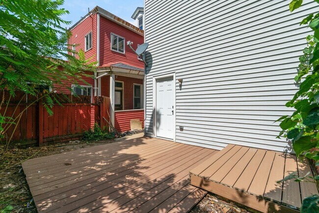 Building Photo - Fully Renovated Three Bedroom Two Bathroom Home