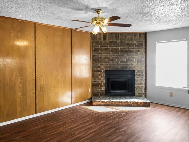 Foto del edificio - 821 N Mesquite St