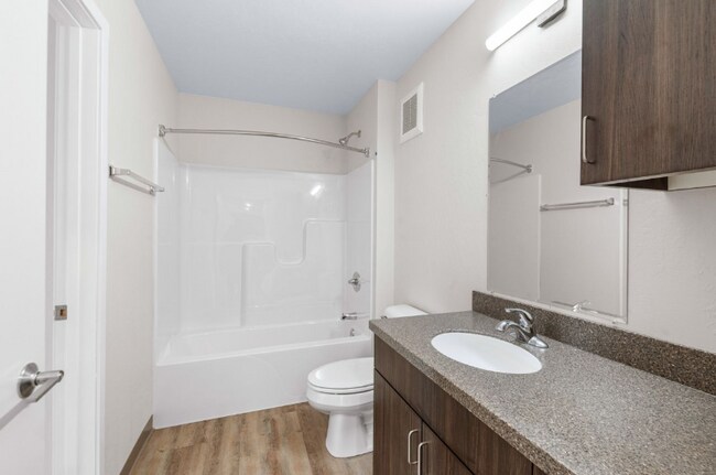 Foto del edificio - 352 Deschane Ave