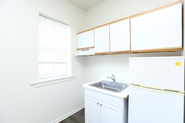 Foto del edificio - 3957 W Irving Park Rd