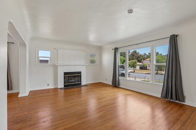 Foto del edificio - 3Bd/2ba Home w/parking in Santa Monica