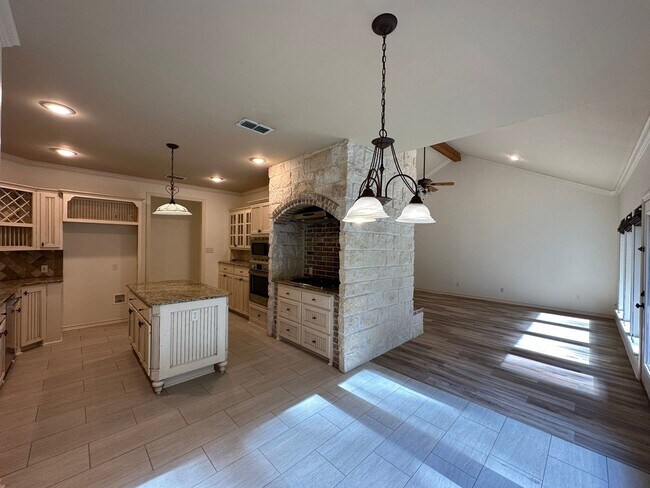 Building Photo - Coming Soon! Updated 5 Bedroom 3 Bath Home in South Tyler!