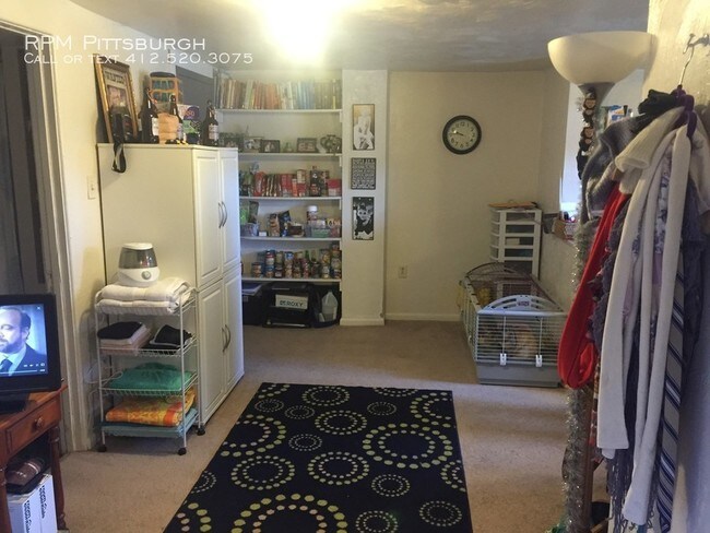 Building Photo - 1 Bedroom/ 1 Bath Available in Greenfield!!
