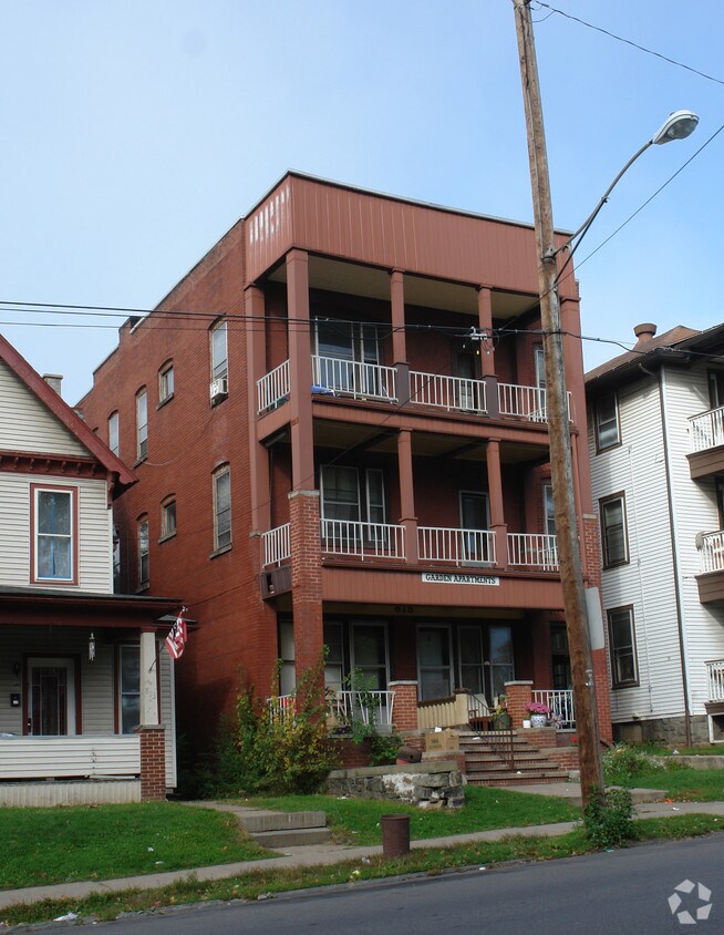 Foto del edificio - Garden Apartments