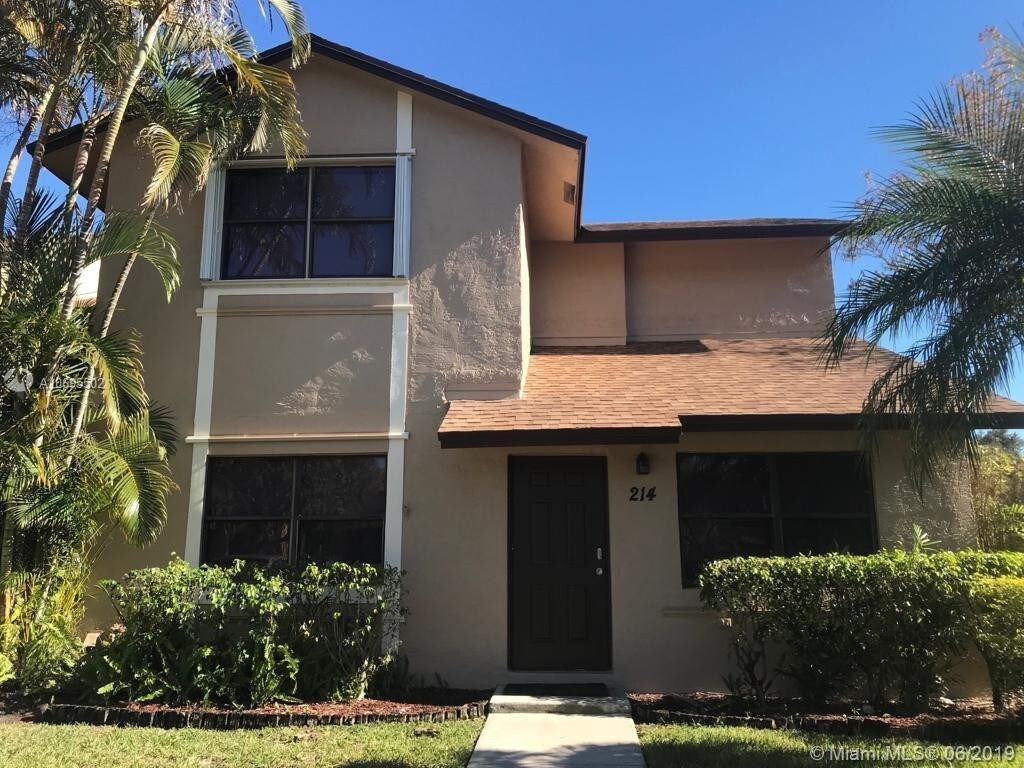 Foto principal - 214 Lakeside Cir