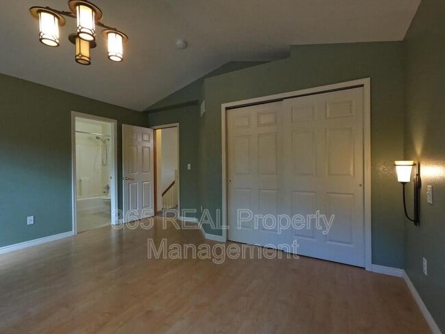 Building Photo - 730 Ponderosa Dr