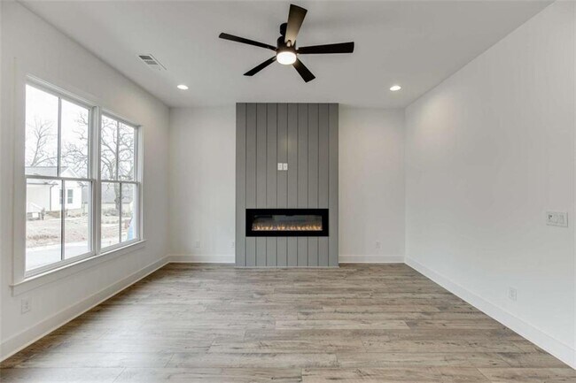 Foto del edificio - 5631 W Pine St