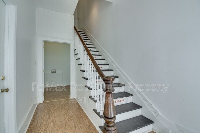 Building Photo - 537 Watkins St
