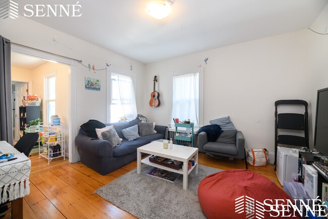 Building Photo - 5 Beacon St