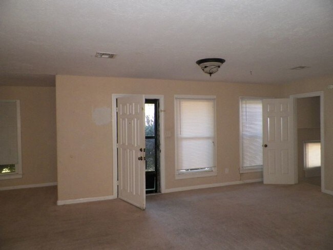 Building Photo - 3 bedroom home in North West Lawton