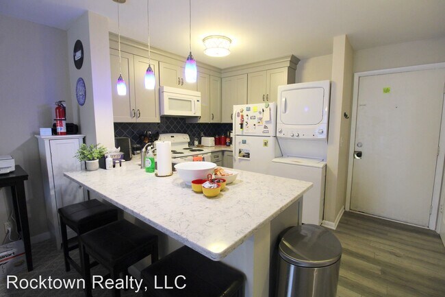 Foto del edificio - 4 br, 2 bath Room For Rent - 1380F Hunters...