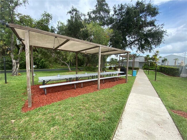 Foto del edificio - 4681 Lakeside Club Blvd