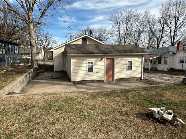 Foto del edificio - NICE 3 BEDROOM 1 BATH IN S. JOPLIN-$1,095....