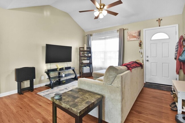 Building Photo - Pet Friendly Three Bedroom with Bonus!