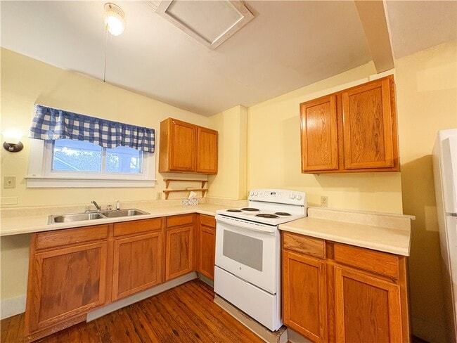 Foto del edificio - 136 Main St