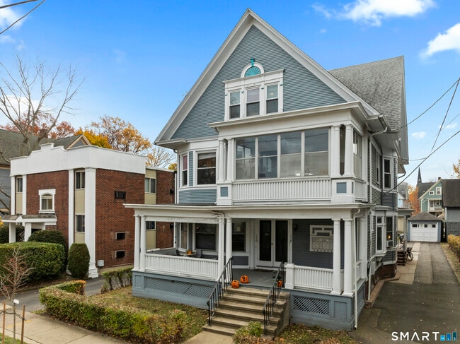 Building Photo - 136 Edwards St