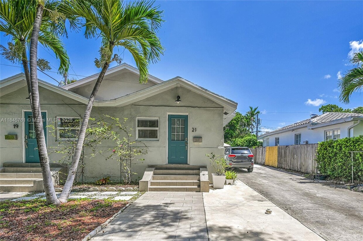 Foto principal - 21 NE 48th St