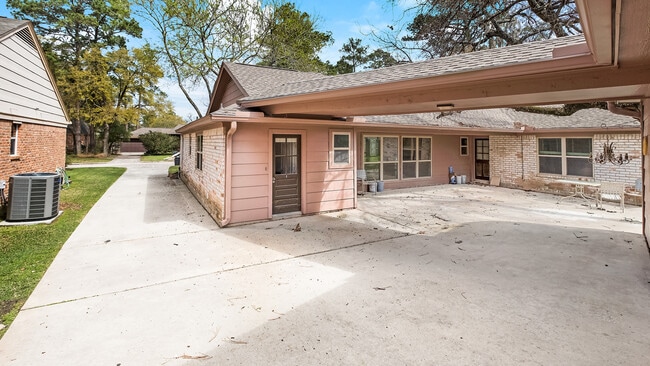Building Photo - Amazing 4 bedroom house in Houston, TX