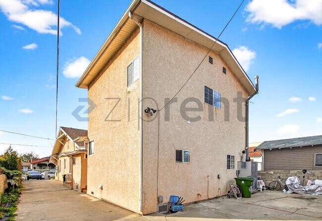 Foto del edificio - 1122 S Kingsley Dr