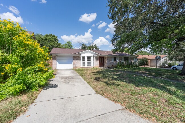 Building Photo - 7722 Pinebrook Dr