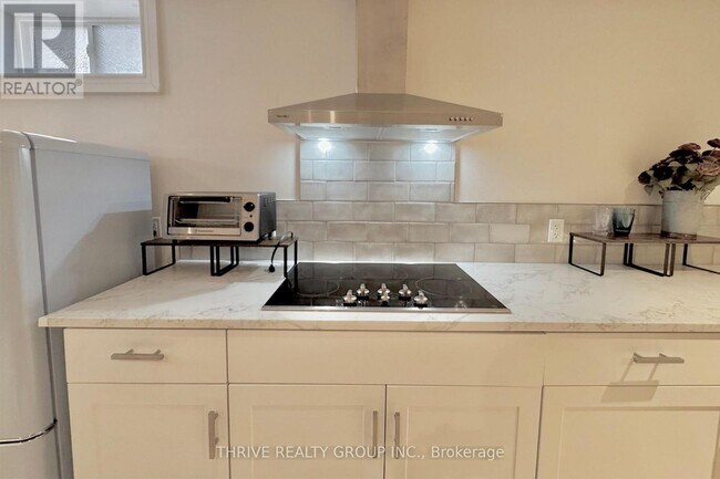 Photo du bâtiment - 632 Sherene Terrace