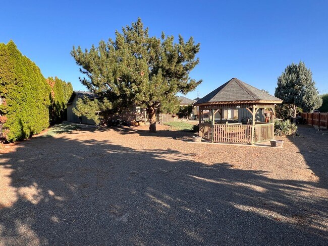 Building Photo - Spacious 3 Bed / 2 Bath Home in West Valle...