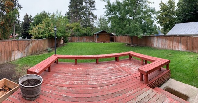 Building Photo - South Hill 3 Bedroom 3 Bath Tri-Level Hous...