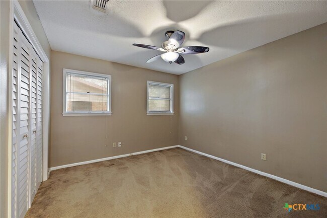 Building Photo - 216 Parkview Dr