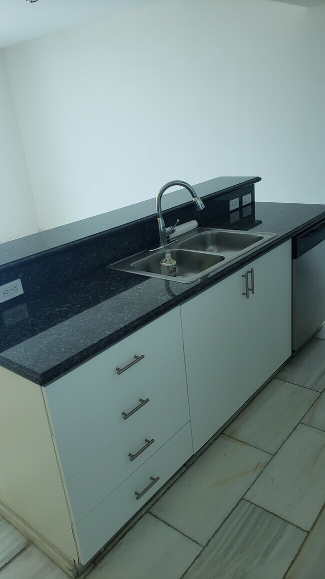 Foto del edificio - 1401 SW 22nd St