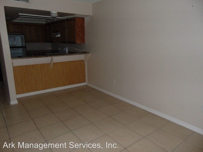 Building Photo - 1062 S Hoagland Blvd