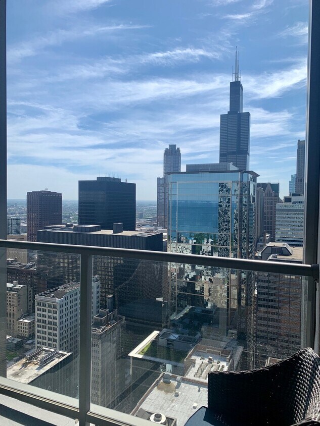 Foto principal - 65 E Monroe St