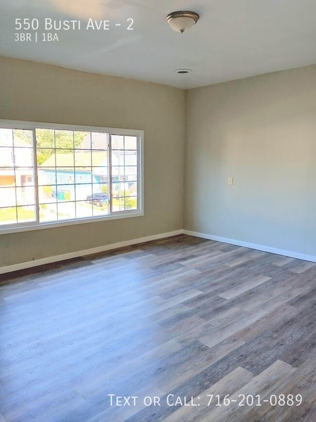 Foto del edificio - 550 Busti Ave