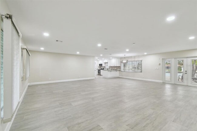 Building Photo - 3938 Versailles Dr