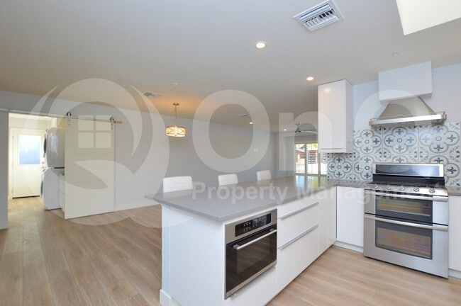 Foto del edificio - 8607 E Cambridge Ave