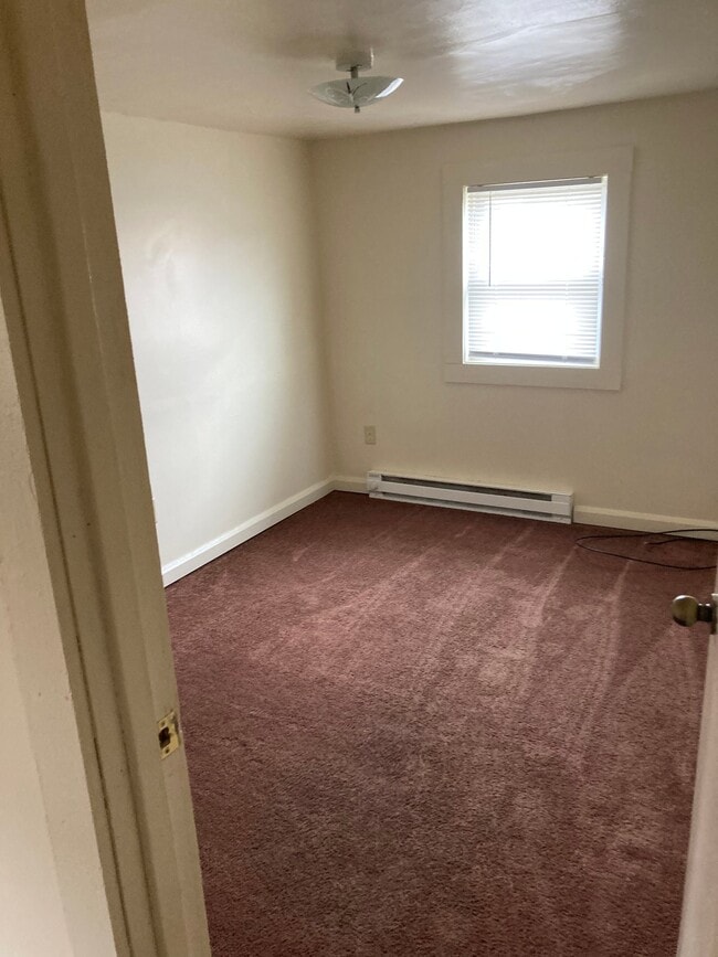 Building Photo - 106 E Poplar St