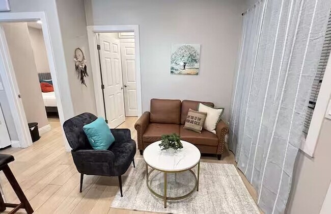 Foto del edificio - 8354 Adams St