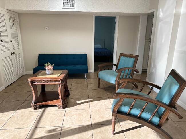 Foto del edificio - 4645 N Socrum Loop Rd