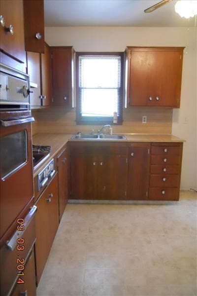 Building Photo - 2 Bedroom Ranch Home