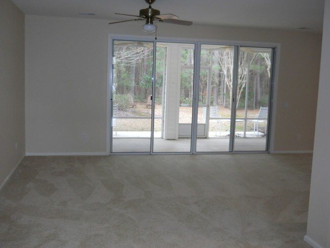 Building Photo - 330 Hampton Pl