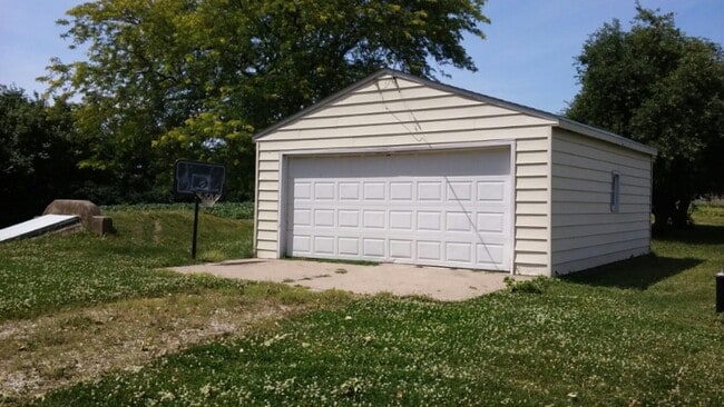 Building Photo - 3466 NE 86th Ave